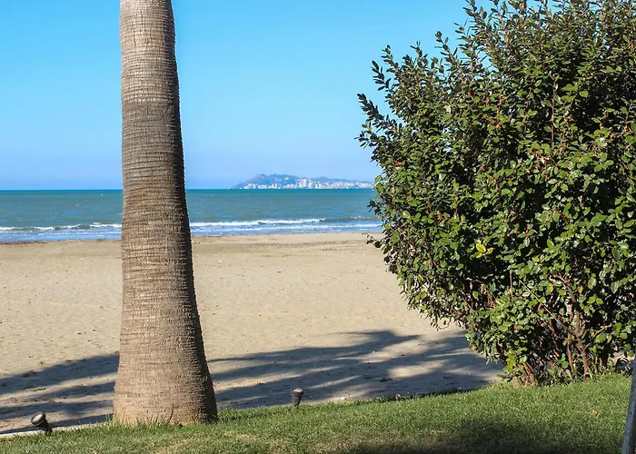3 Bedroom Beachfront Apartment 834