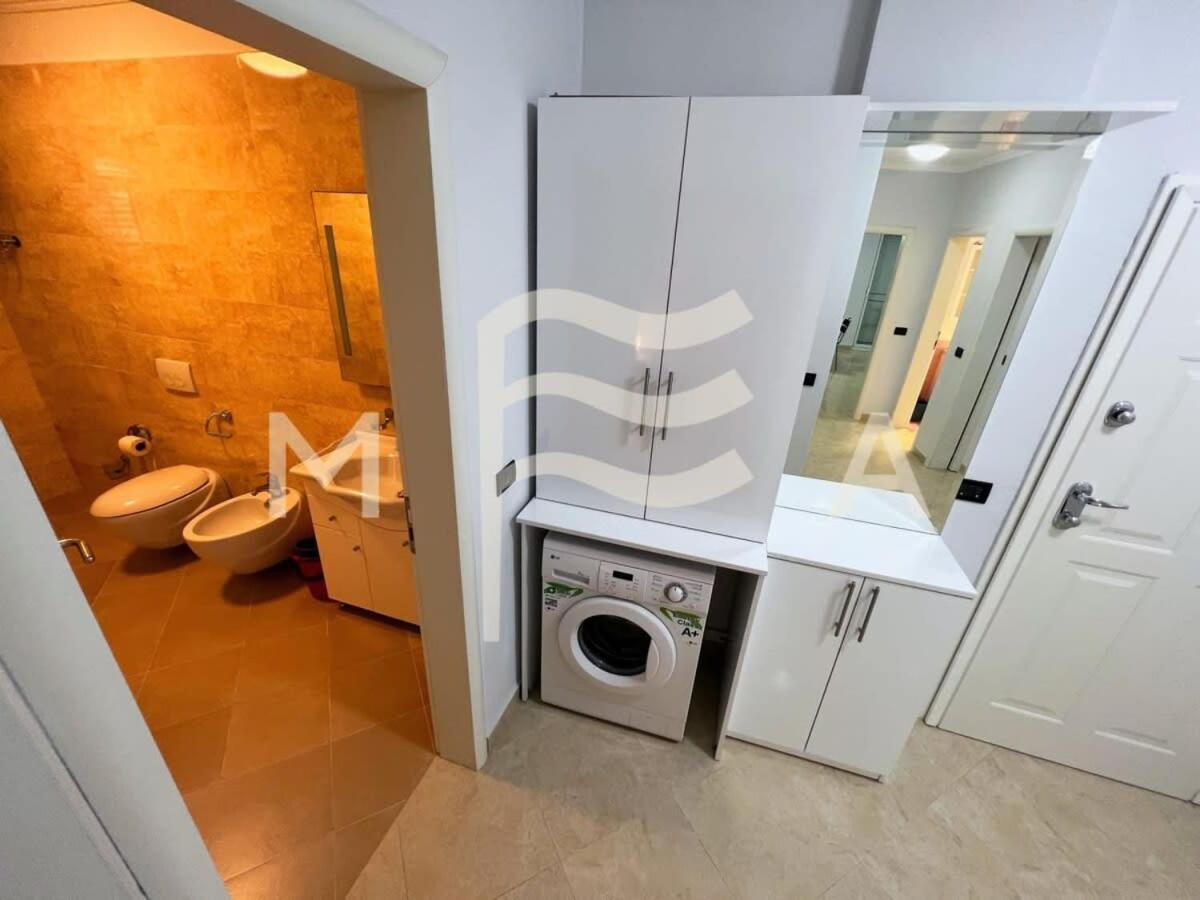3 Bedroom Beachfront 834 Apartament
