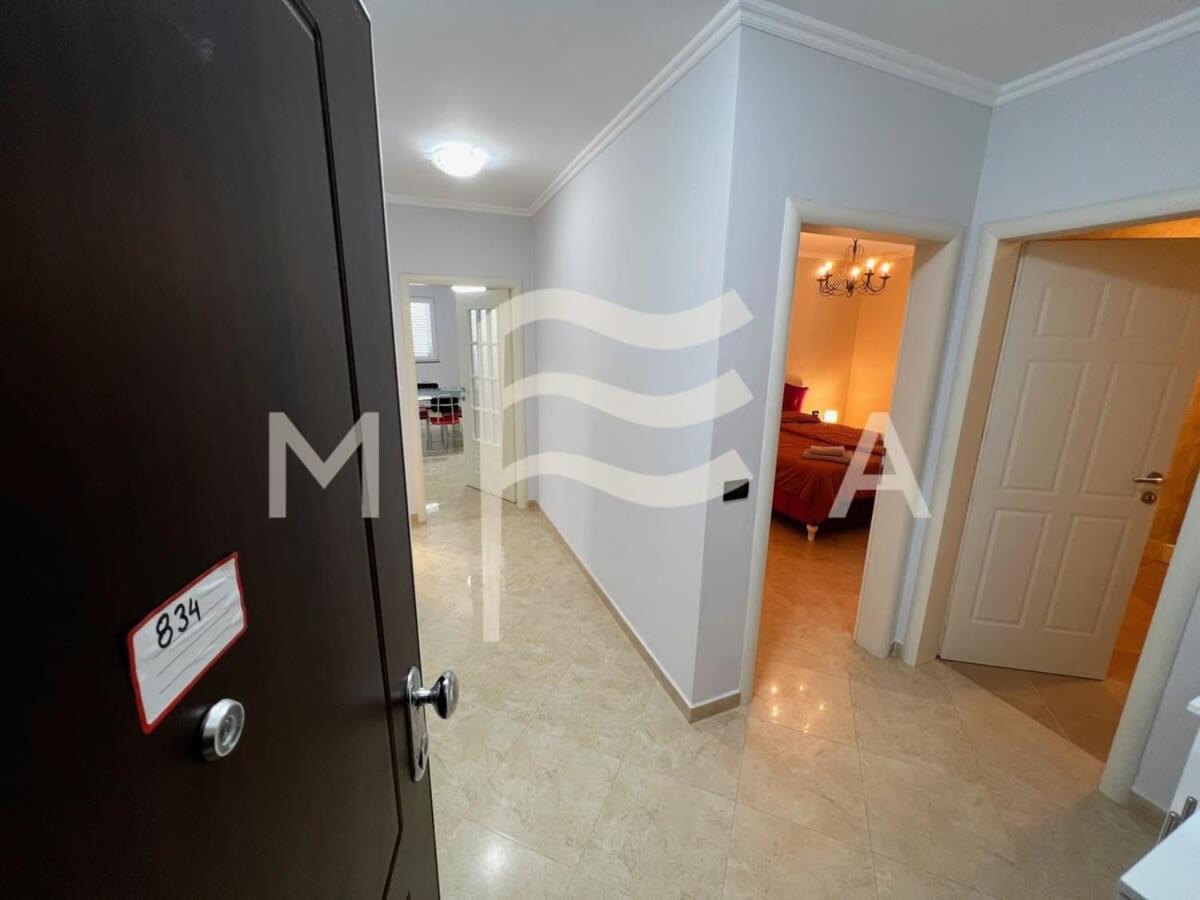 3 Bedroom Beachfront 834 Apartment *