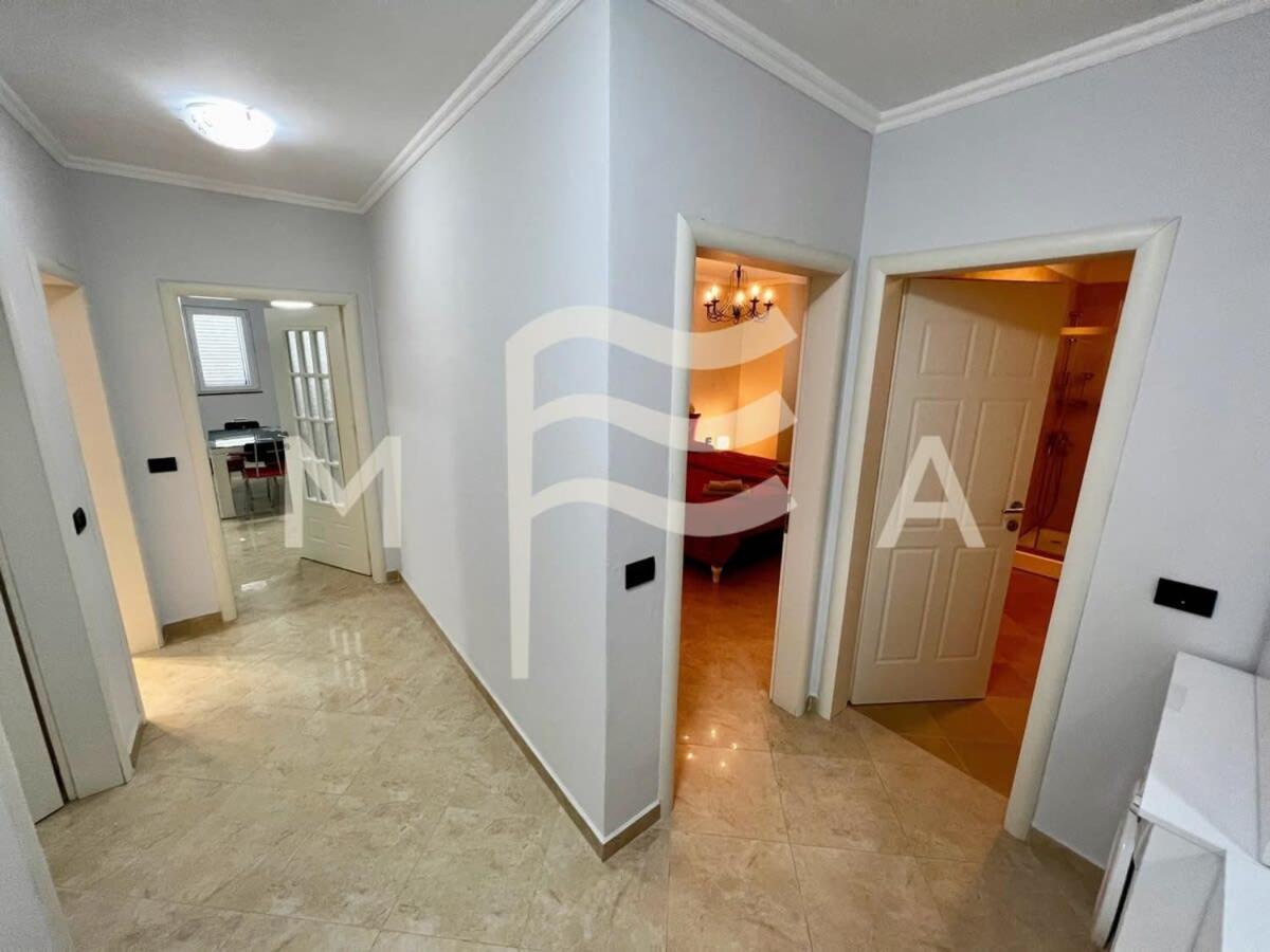 3 Bedroom Beachfront 834 Apartment
