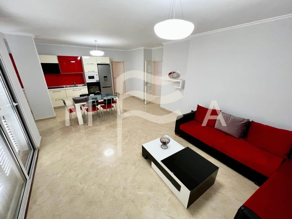 3 Bedroom Beachfront 834 Apartment *