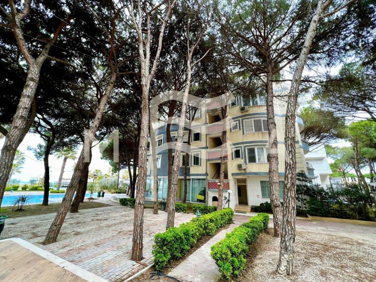 3 Bedroom Beachfront 834 Apartment *