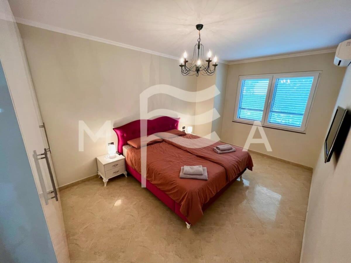 3 Bedroom Beachfront 834 Apartment Golem (Tirana)